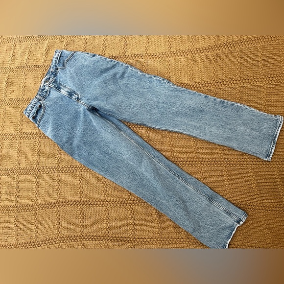 Abercrombie and Fitch Curve Love 90’s Straight Leg Jeans - Medium Wash - Picture 2 of 2